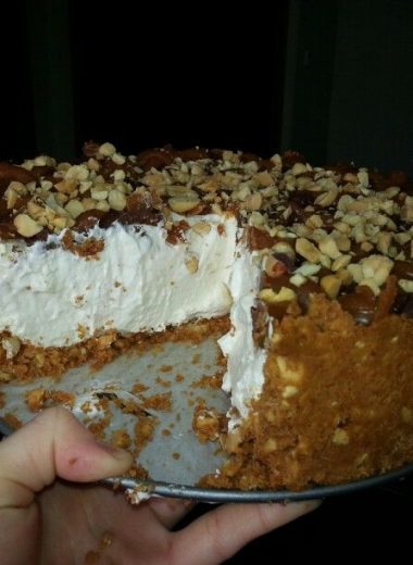 Keto Snickers Cheesecake