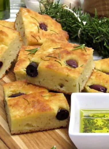 ROSEMARY AND KALAMATA OLIVE FOCACCIA