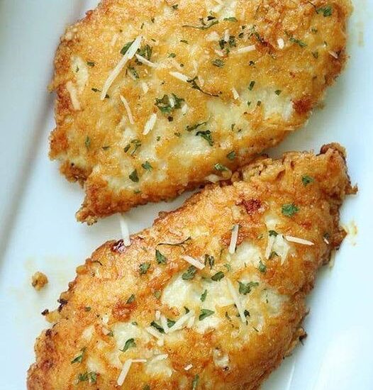 low-carb-parmesan-crusted-chicken-keto-crusted-chicken-526x550