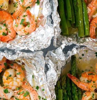 Shrimp and Asparagus Foil Packs with Garlic Lemon Butter Sauce