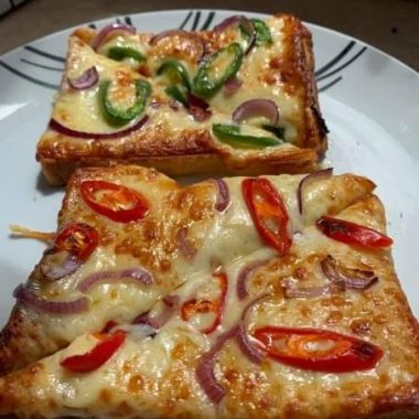 Air Fryer Garlic Toast Pizzas