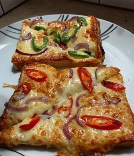 Air Fryer Garlic Toast Pizzas