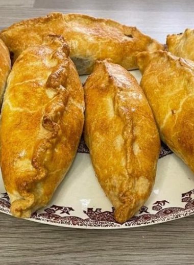 Bannock pops with Meat Filling