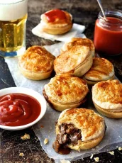 Mini Aussie-Style Beef & Gravy