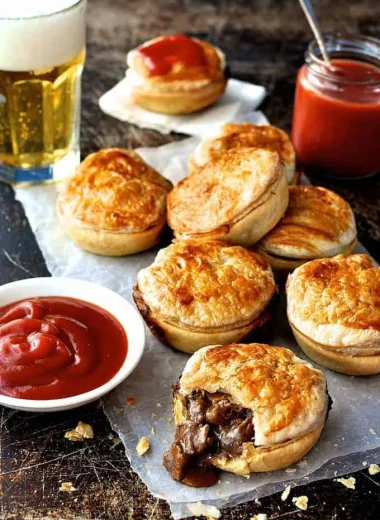 Mini Aussie-Style Beef & Gravy