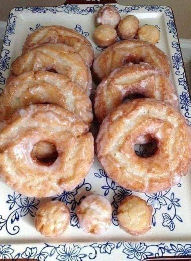 Sourdough Krispy Kreme–Style Donuts (Soft, Fluffy & Glazed)