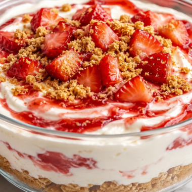 No-Bake Strawberry Cheesecake Box Dessert