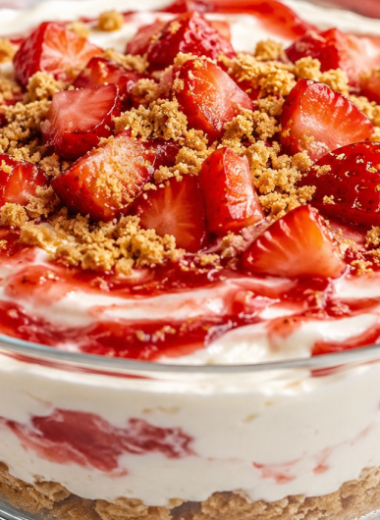 No-Bake Strawberry Cheesecake Box Dessert